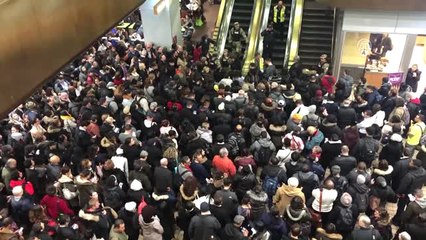 New York'taki Kar Fırtınası Yüzlerce Kişiyi Mahsur Bıraktı