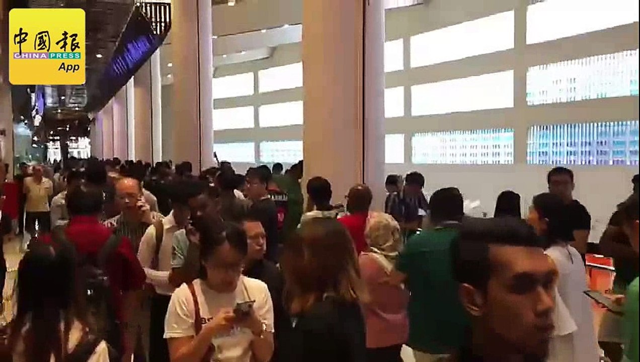 交通罚款50%折扣 槟民众排长龙2公里