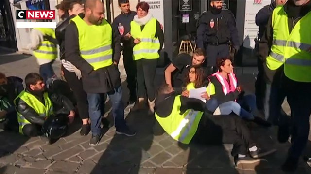 Gilets jaunes : les forces de l'ordre dans le flou