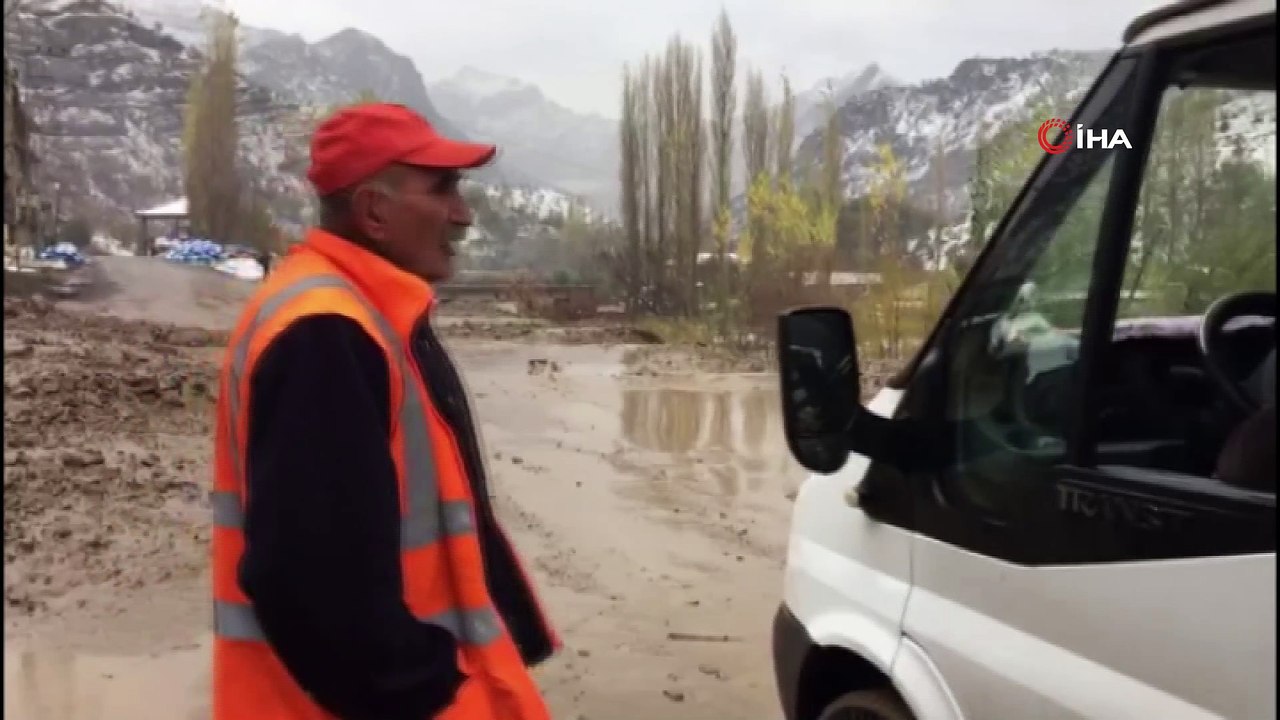 Beytüşşebap-Şırnak karayolunda meydana gelen selden dolayı yol ulaşıma kapandı