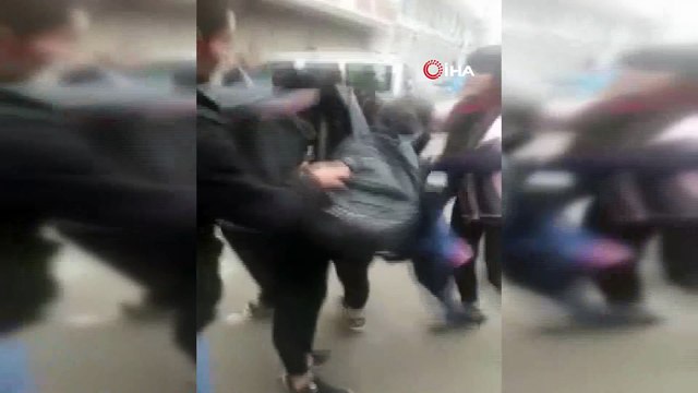 Liseli kızların kavgası kamerada