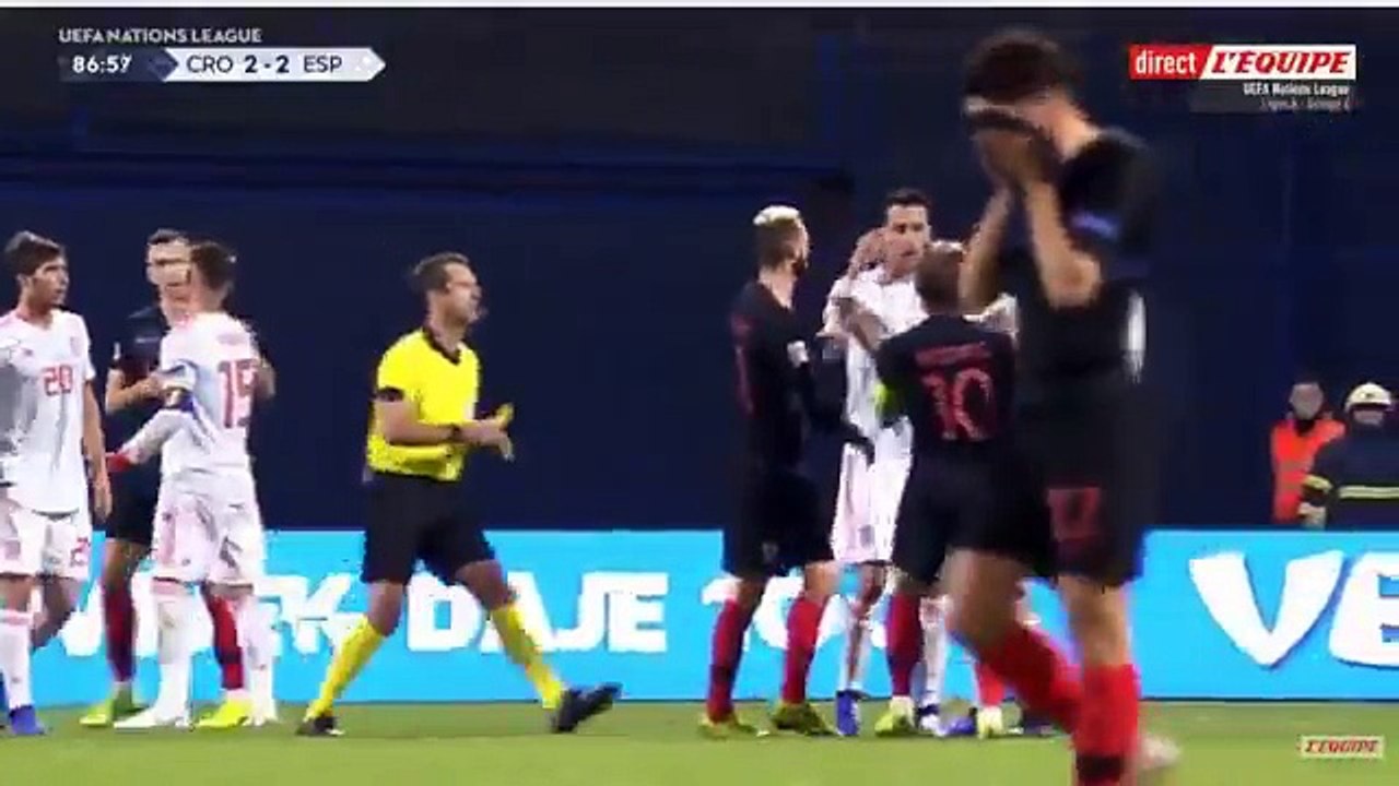 Busquets Perisic clash