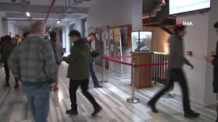 Kömürden Atatürk Büstü Büyük İlgi Görüyor