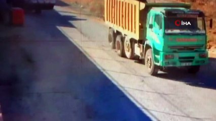 Çaldıkları aracı parçaladılar, parçaları satmak isterken yakalandılar