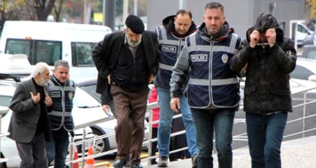 Üzerine Çamur Bulaştırıp, Temizleme Bahanesiyle Cebinden Parasını Çaldılar