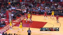 Durant's behind-the-back pass sets up Looney for circus shot