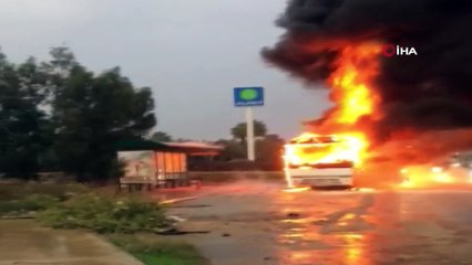 İşçileri taşıyan servis aracı alev alev böyle yandı