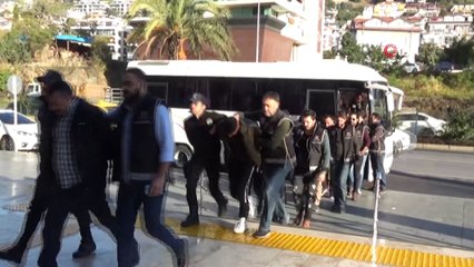 Elektrik sayaçlarına müdahale edip kamuyu 26 milyon TL zarara uğratan çete üyeleri adliyede