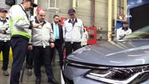 Bakan Varank, Toyota Fabrikası'nda üretilen ‘Corolla Sedan Hybrid’ modelini inceledi