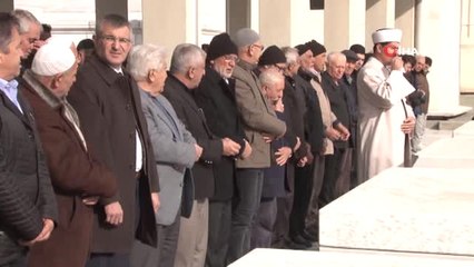 Video herunterladen: Cemal Kaşıkçı İçin Ankara'da Gıyabi Cenaze Namazı Kılındı