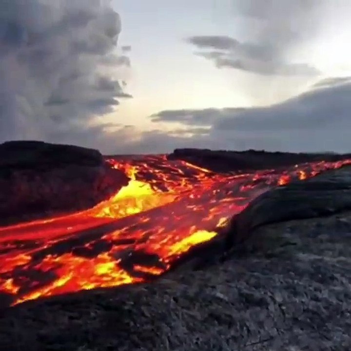 How volcano lava react to air and their movement way