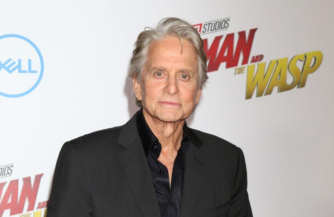 Michael Douglas introduces Kirk to FaceTime