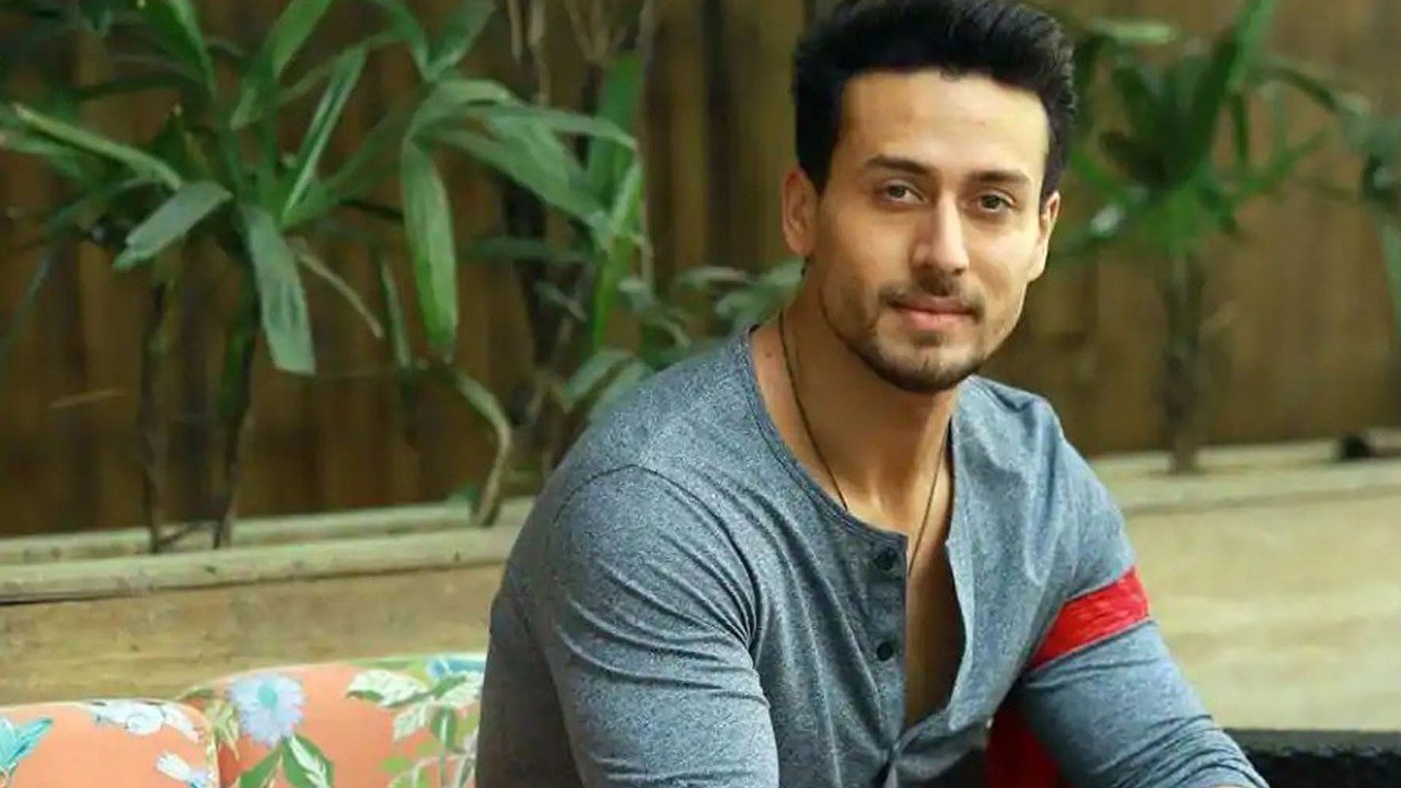 Allu Arjun Should Be My Co-Star In MY Tollywood Debut : Tiger Shroff | Filmibeat Telugu