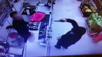Pendik'te silahlı market soygunu kamerada