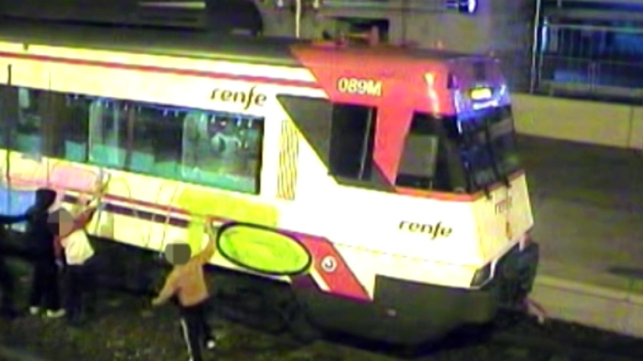 Limpiar los graffitis de los trenes costará más de 15 millones de euros