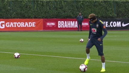 Neymar Gagal Lakukan Trik Saat Latihan