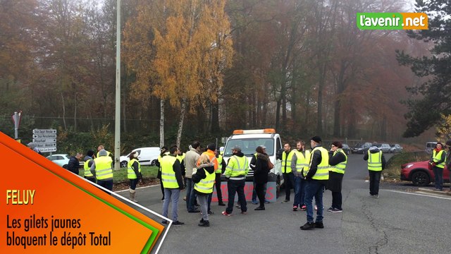 Les gilets jaunes bloquent le dépôt Total à Feluy
