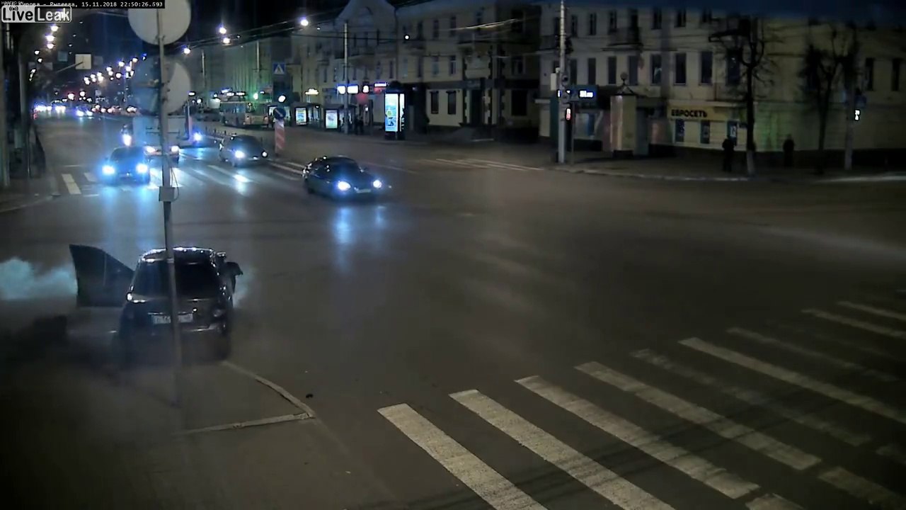 Ejecté de sa voiture en plein choc, ce conducteur est un miraculé !