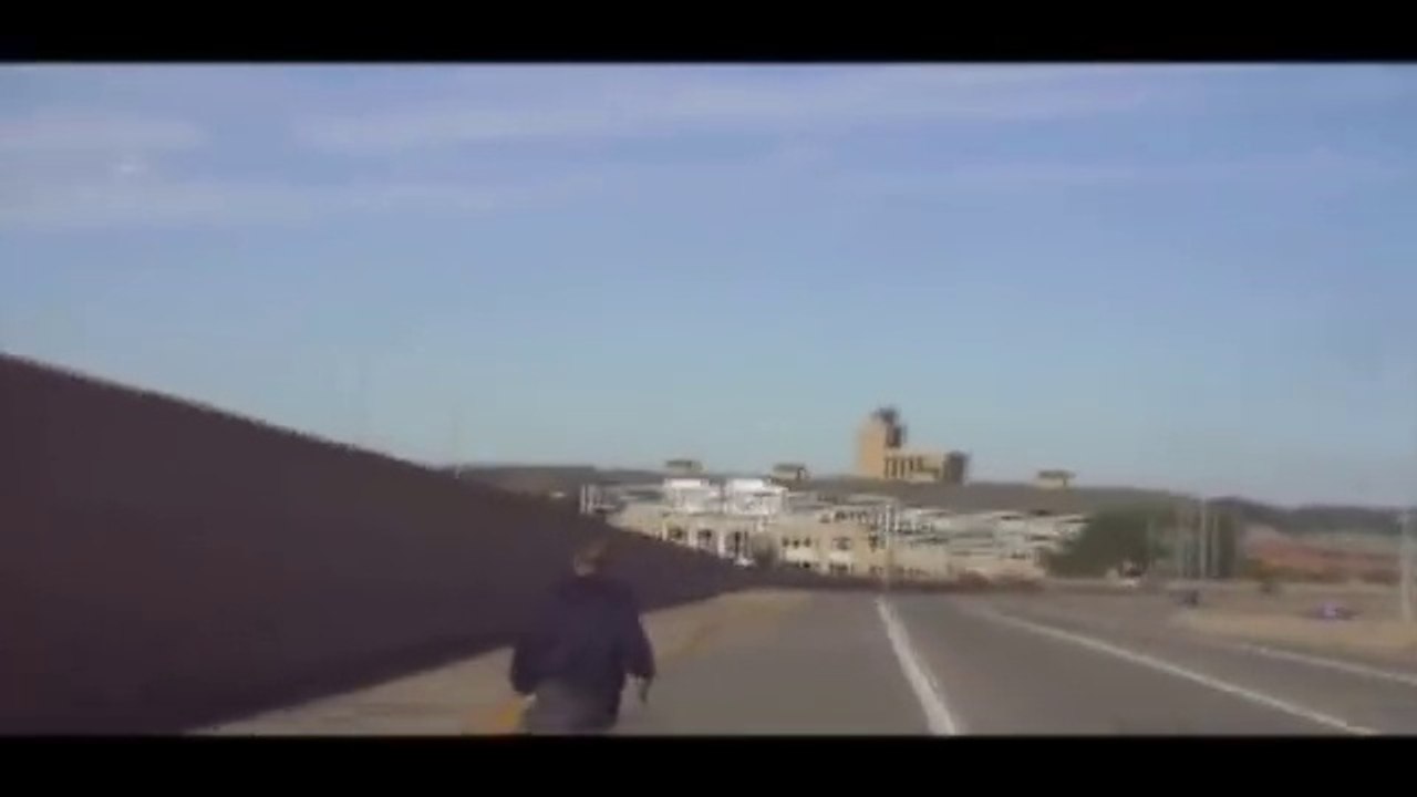 Course poursuite : le fuyard finit percuté par la police sur l'autoroute !