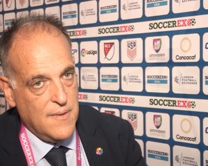 Video herunterladen: UEFA need to act on City and PSG's FFP foul play - Tebas