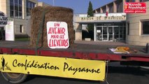 VIDEO. Mignaloux-Beauvoir : les éleveurs de la Confédération paysanne manifestent.