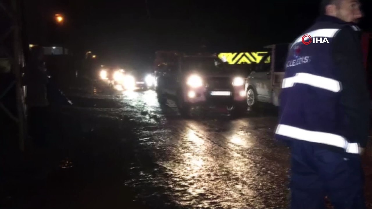 Beytüşşebap'ta yağan yağmur heyelana neden oldu, jandarma evleri tahliye etmeye başladı