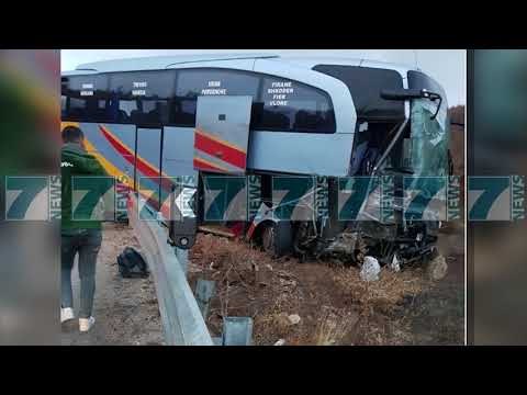 AKSIDENTOHET AUTOBUSI ME NXENES, MAKINA PERPLAS PER VDEKJE KALIMTARIN - News, Lajme - Kanali 7
