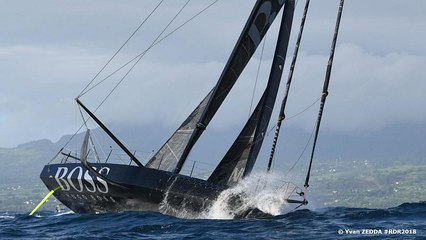 Alex Thomson franchit la ligne d'arrivée, l'attente commence