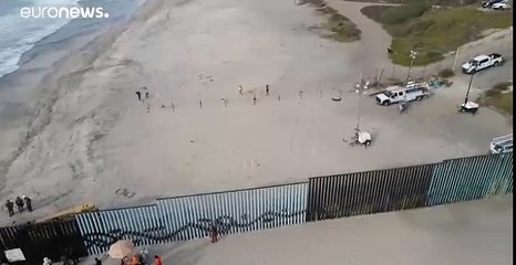 الجدار الفاصل بين كاليفورينا والمكسيك