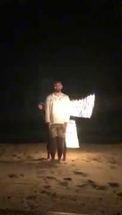 Elle a faillit lui mettre le feu...