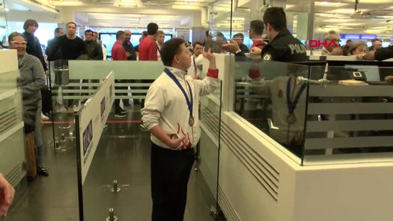 Spor Avrupa 3.'sü Down Sendromlu Futsal A Milli Takımı'na Coşkulu Karşılama