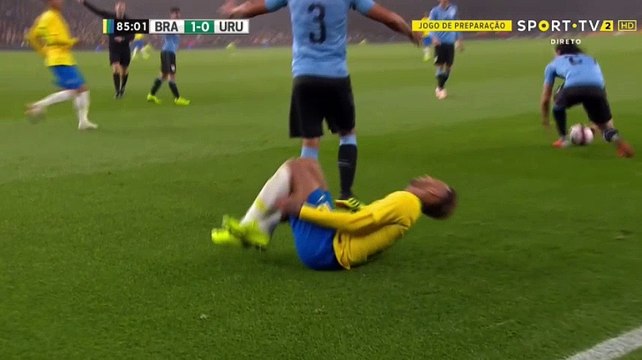 Edinson Cavani Foul on Neymar - Brazil vs Uruguay - Friendly Match 2018 HD