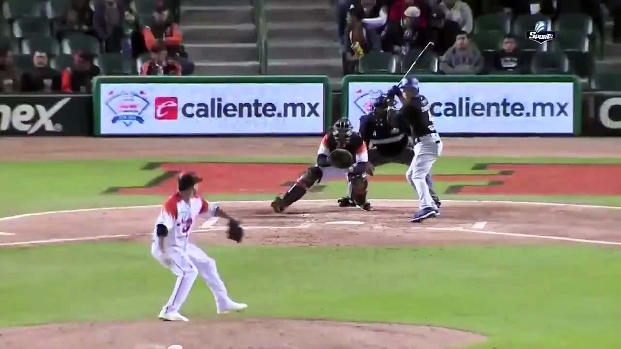 José Cardona dice que ¡NO! Tremenda atrapada en el outfield de @ClubNaranjeros