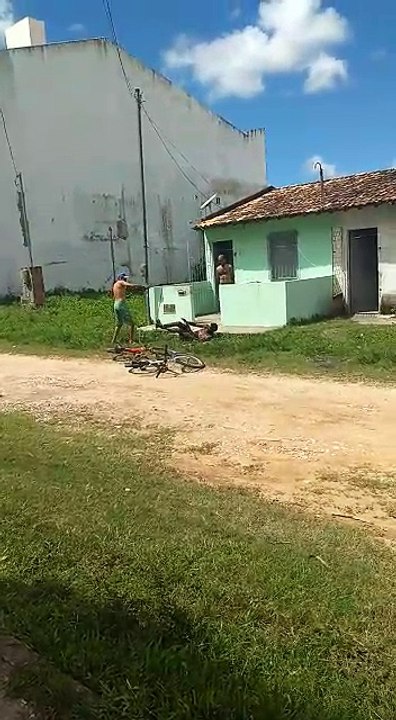 Ladrão de bicicleta apanha