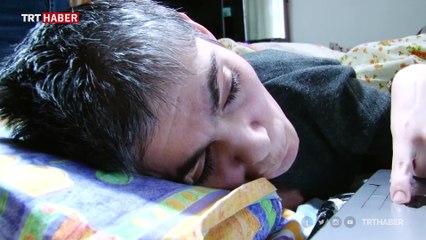 Sakaryalı Rukiye Türeyen işaret parmağıyla kitap yazdı