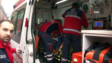 Fatih’te dairede korkutan yangın: 2'si çocuk, 3 kişi kurtarıldı