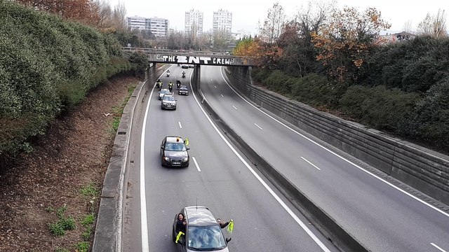 GRENOBLE | Arrivée des gilets jaunes au Rondeau du cortège parti de Carrefour Meylan