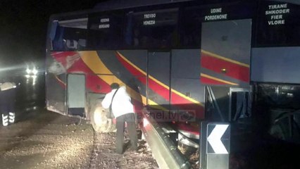 Pa Koment - Aksidentohet autobusi me nxënës në Qafë Thanë - Top Channel Albania