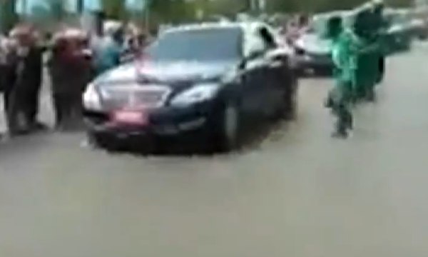 Aksi Nekat Pengemudi Ojek Online Terobos Rombongan Presiden Guna Salami Jokowi