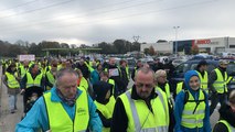 250 Gilets jaunes à une marche pacifiste à Douarnenez