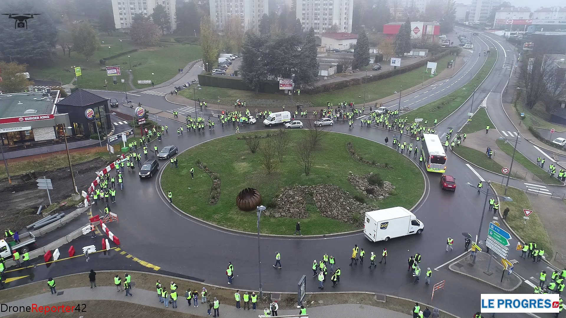 Gilets jaunes à Monthieu, samedi 17 novembre au matin - Vidéo Dailymotion