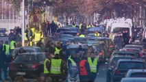 프랑스 전국 反마크롱 시위·도로점거...1명 사망 / YTN