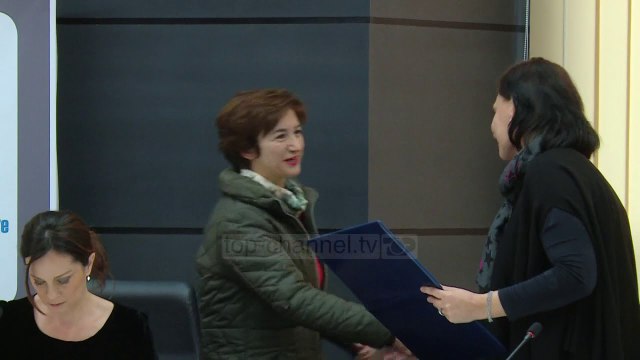 Çmimet në Panairin e Librit - Top Channel Albania - News - Lajme