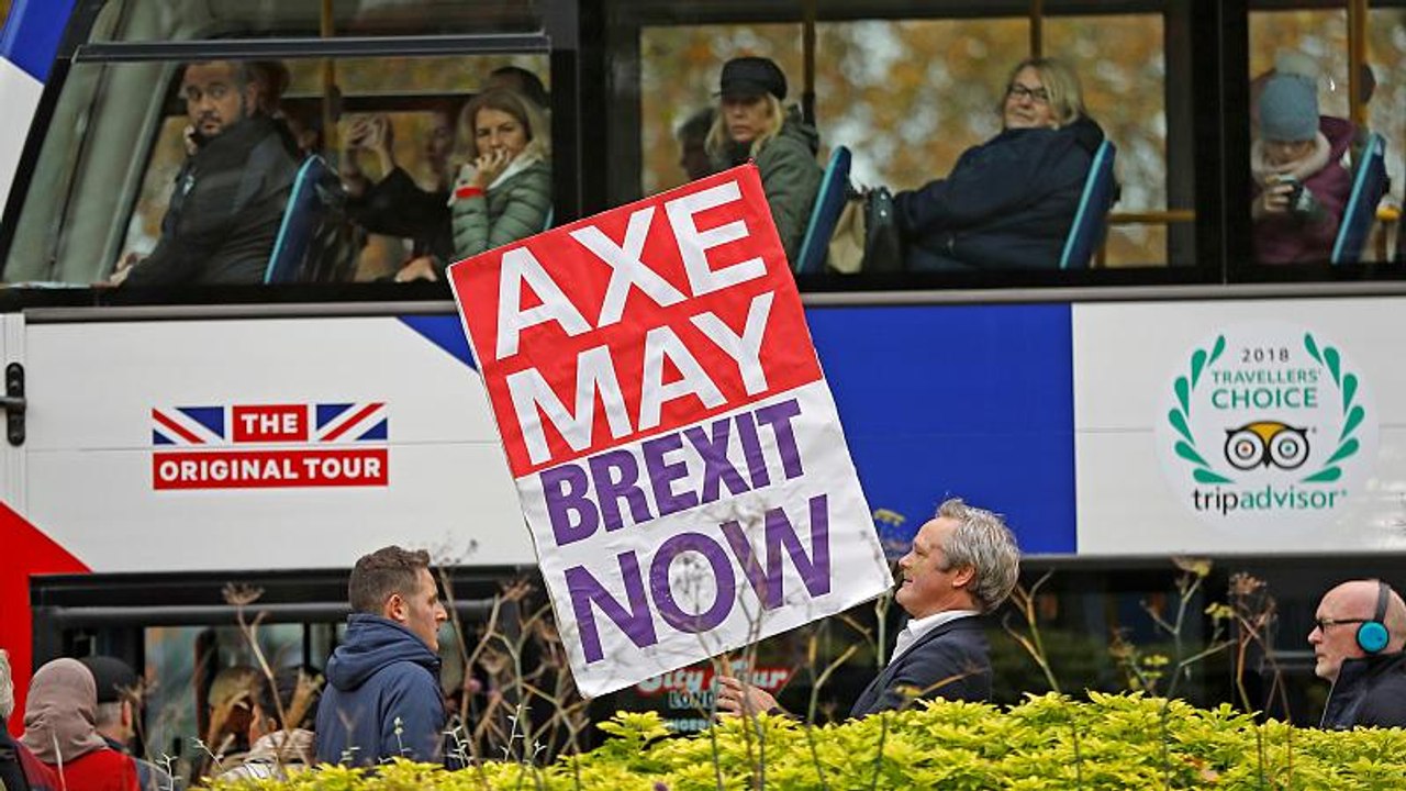 Brexit: Gegen die Rebellion der Hardliner holt May Verbündete ins Boot