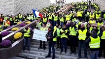 Les gilets jaunes entonnent la Marseillaise au monument de la Victoire de Verdun