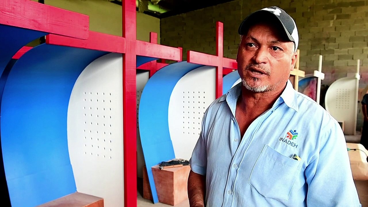 Presos de Panamá sueñan ser libres haciendo confesionarios