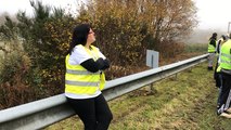 Les Gilets jaunes s’installent sur la voie express