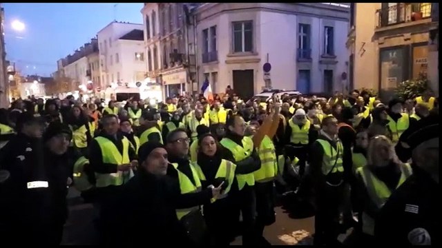 1 000 gilets jaunes défilent dans les rues de Verdun