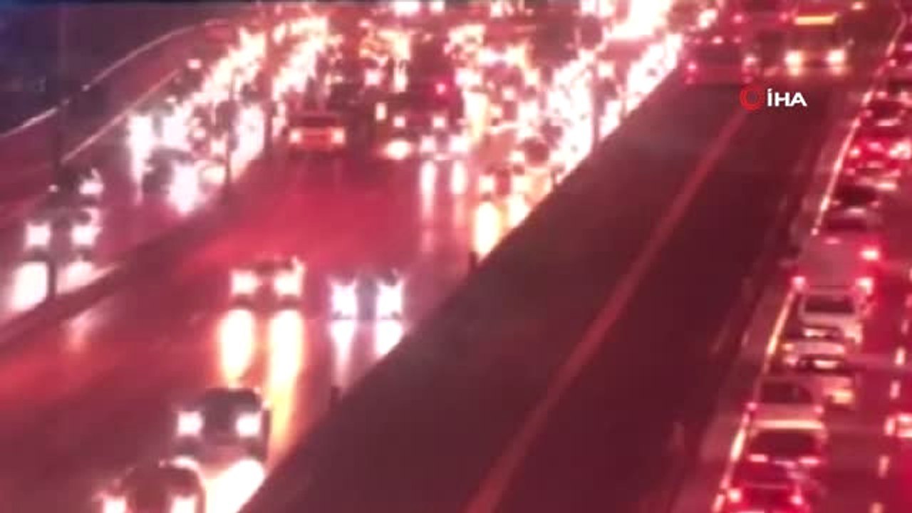 E-5'te Zincirleme Kaza: 4 Araç Birbirine Girdi