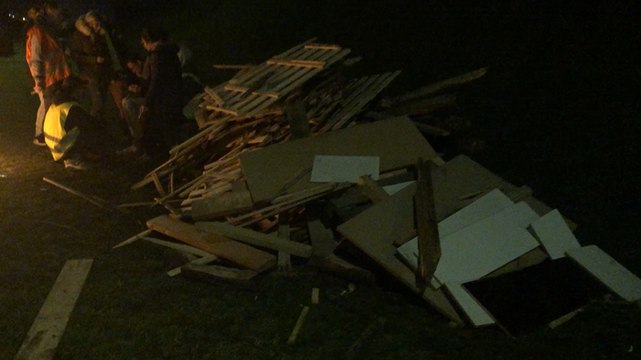 À Bayeux, des gilets jaunes veulent passer la nuit sur place